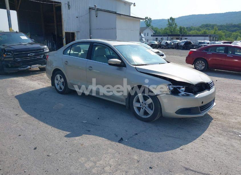 2014 Volkswagen Jetta 2.0L TDI (VIN 3VW3L7AJ3EM319365) main photo