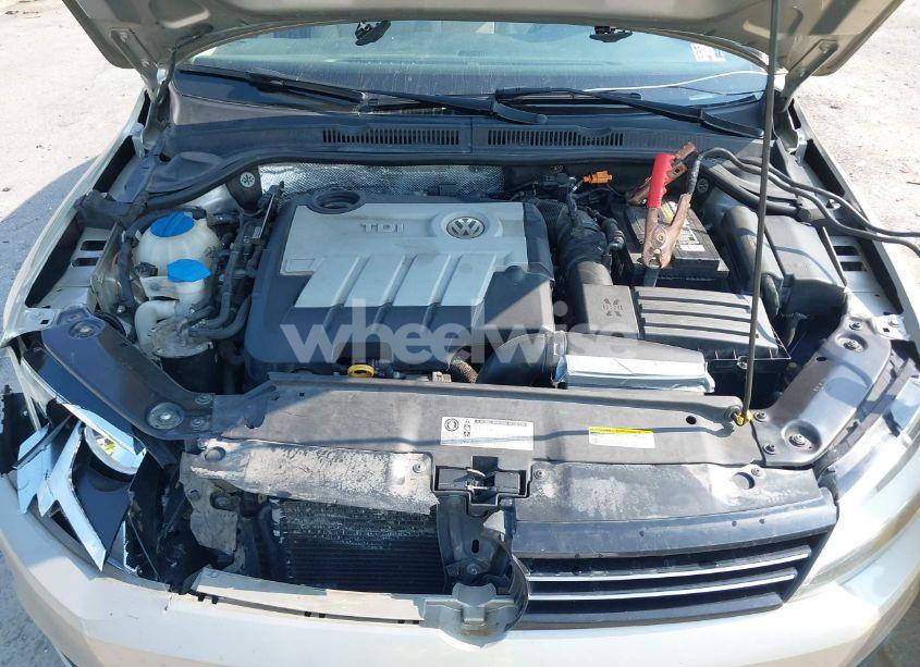 Photo 10 of 2014 Volkswagen Jetta 2.0L TDI (VIN 3VW3L7AJ3EM319365)