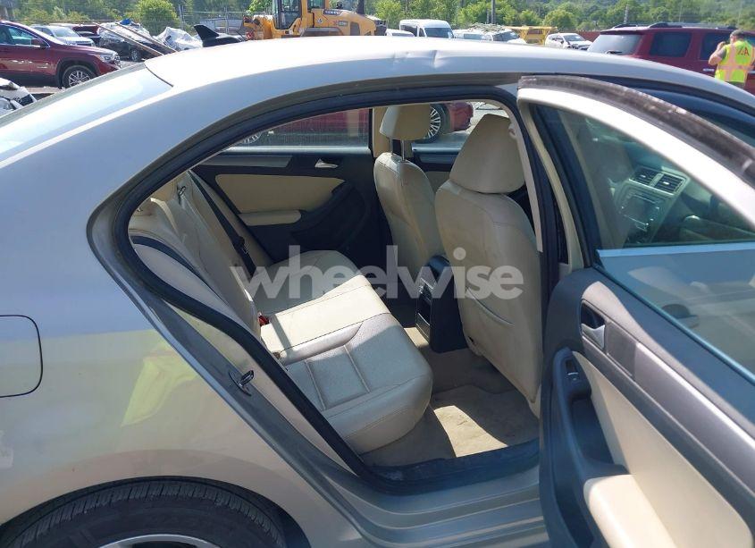 Photo 8 of 2014 Volkswagen Jetta 2.0L TDI (VIN 3VW3L7AJ3EM319365)