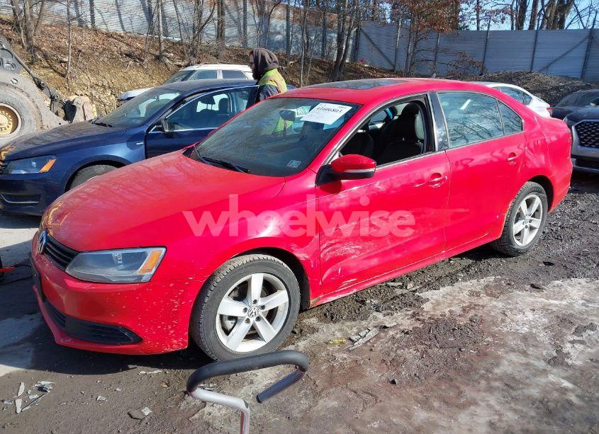 Photo 2 of 2011 Volkswagen Jetta 2.0L TDI (VIN 3VW3L7AJ4BM072188)