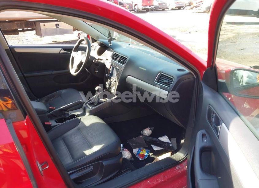 Photo 5 of 2011 Volkswagen Jetta 2.0L TDI (VIN 3VW3L7AJ4BM072188)