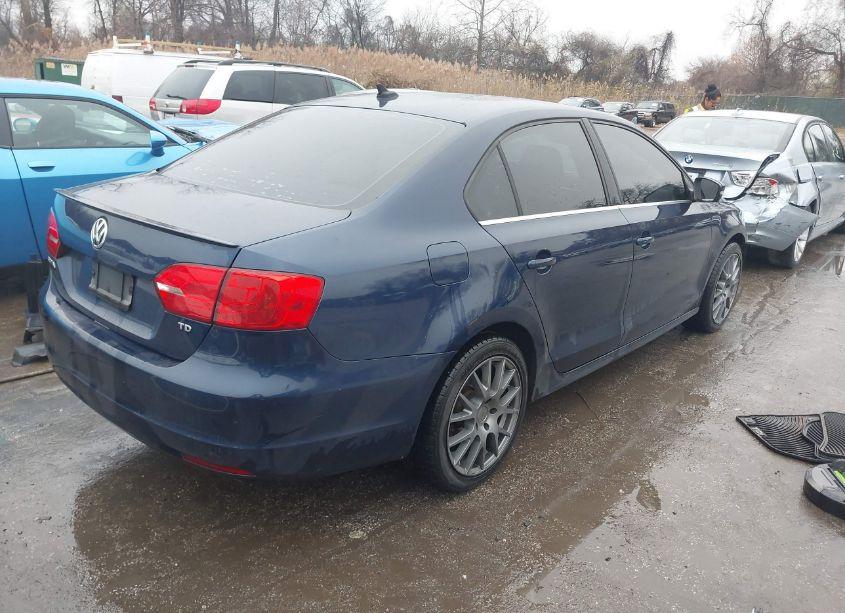 Photo 4 of 2014 Volkswagen Jetta 2.0L TDI (VIN 3VW3L7AJ5EM360161)