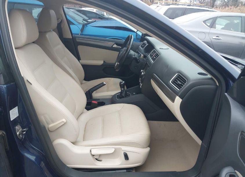 Photo 5 of 2014 Volkswagen Jetta 2.0L TDI (VIN 3VW3L7AJ5EM360161)