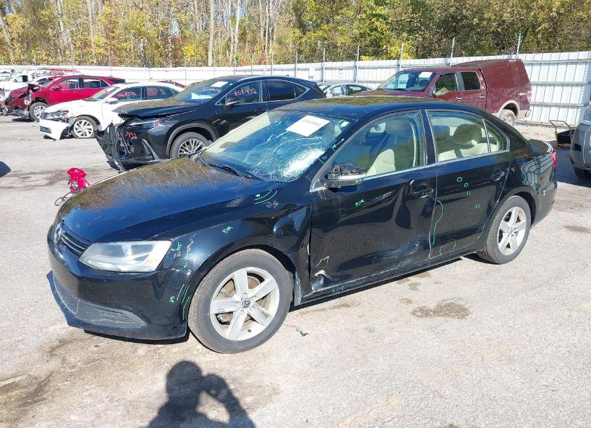 Photo 2 of 2014 Volkswagen Jetta 2.0L TDI (VIN 3VW3L7AJ5EM386260)