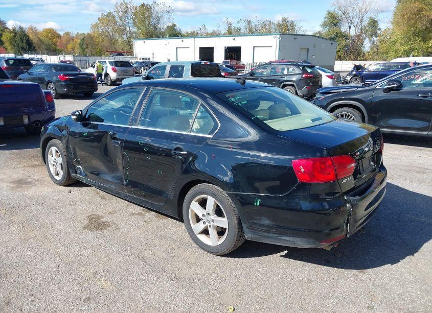 Photo 3 of 2014 Volkswagen Jetta 2.0L TDI (VIN 3VW3L7AJ5EM386260)