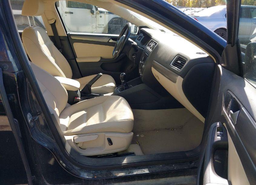 Photo 5 of 2014 Volkswagen Jetta 2.0L TDI (VIN 3VW3L7AJ5EM386260)