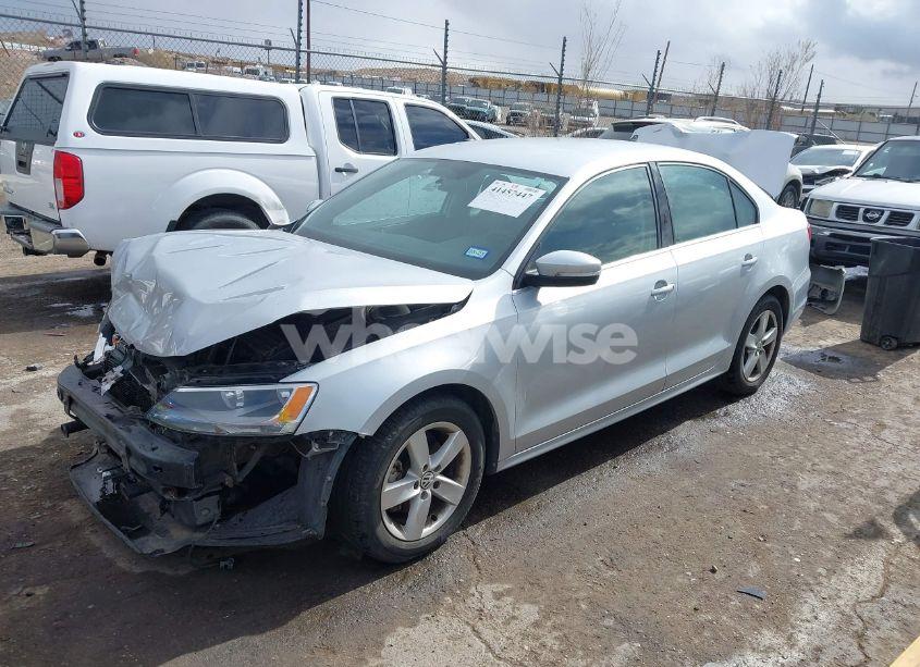 Photo 2 of 2013 Volkswagen Jetta 2.0L TDI (VIN 3VW3L7AJ6DM365626)