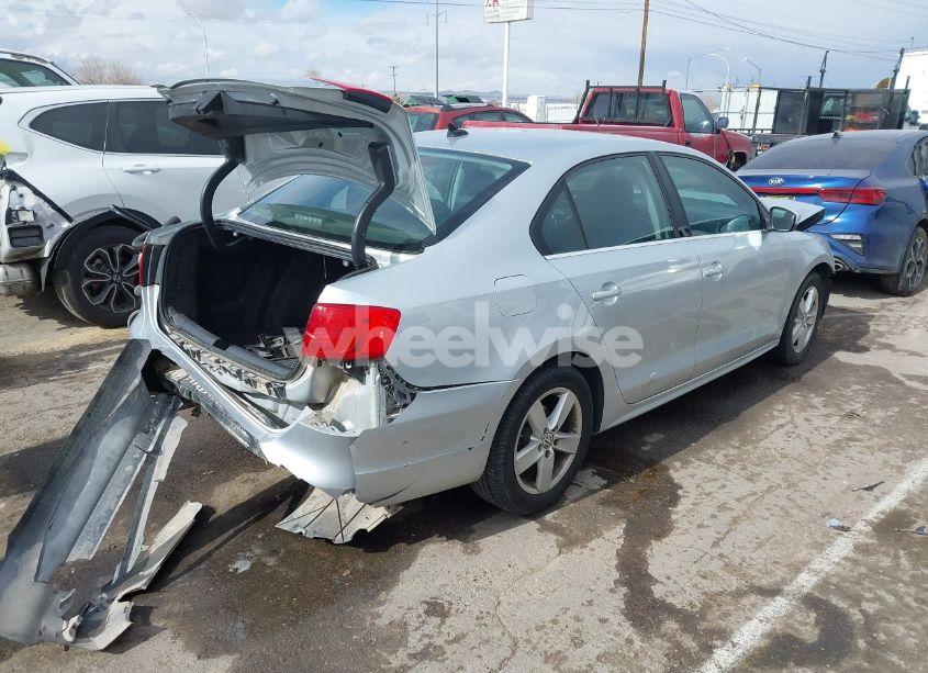 Photo 4 of 2013 Volkswagen Jetta 2.0L TDI (VIN 3VW3L7AJ6DM365626)