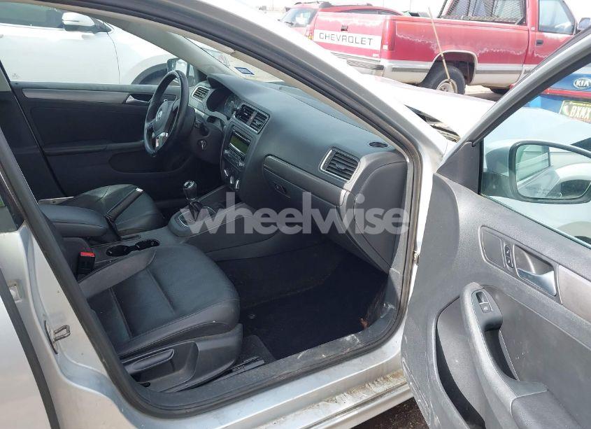 Photo 5 of 2013 Volkswagen Jetta 2.0L TDI (VIN 3VW3L7AJ6DM365626)