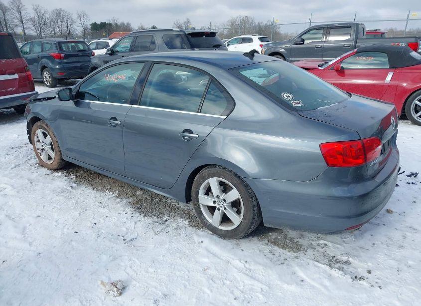 Photo 3 of 2014 Volkswagen Jetta 2.0L TDI (VIN 3VW3L7AJ6EM372769)