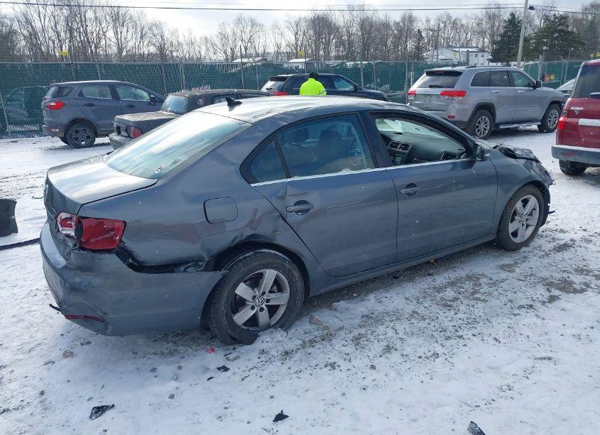 Photo 4 of 2014 Volkswagen Jetta 2.0L TDI (VIN 3VW3L7AJ6EM372769)