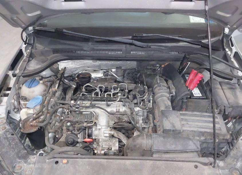 Photo 10 of 2012 Volkswagen Jetta 2.0L TDI (VIN 3VW3L7AJ7CM041373)