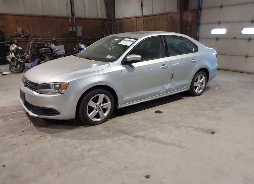 Photo 2 of 2012 Volkswagen Jetta 2.0L TDI (VIN 3VW3L7AJ7CM041373)