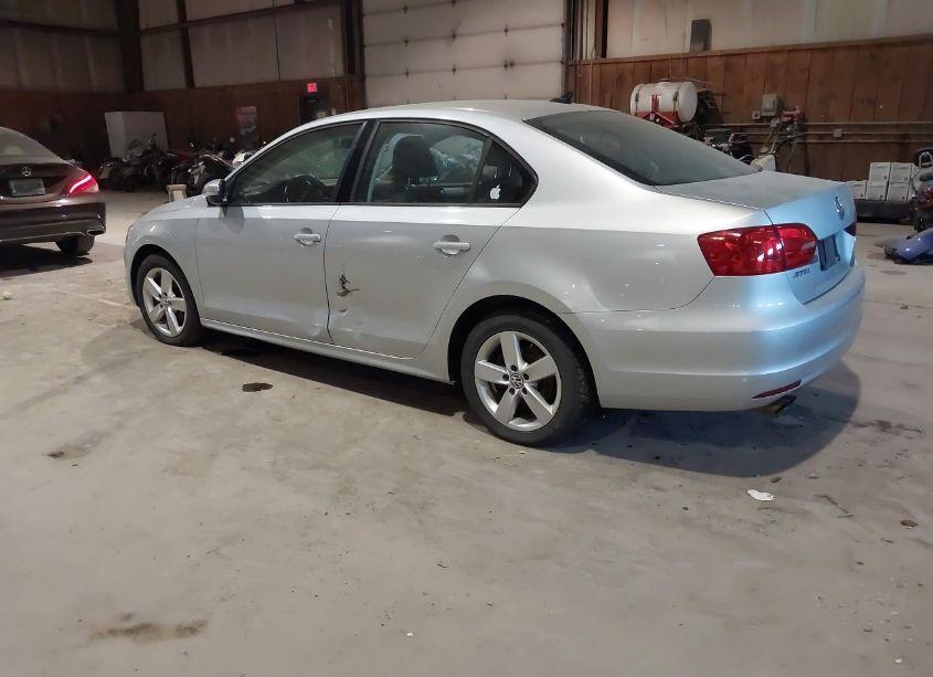 Photo 3 of 2012 Volkswagen Jetta 2.0L TDI (VIN 3VW3L7AJ7CM041373)