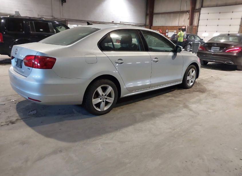 Photo 4 of 2012 Volkswagen Jetta 2.0L TDI (VIN 3VW3L7AJ7CM041373)