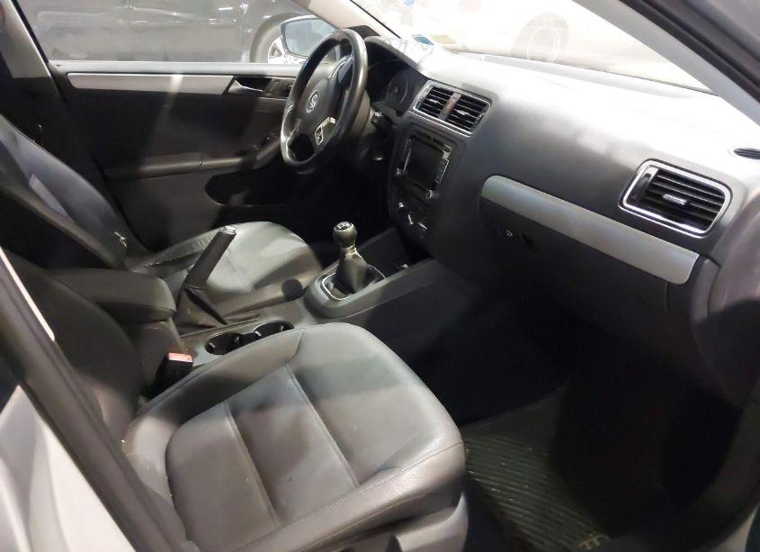 Photo 5 of 2012 Volkswagen Jetta 2.0L TDI (VIN 3VW3L7AJ7CM041373)