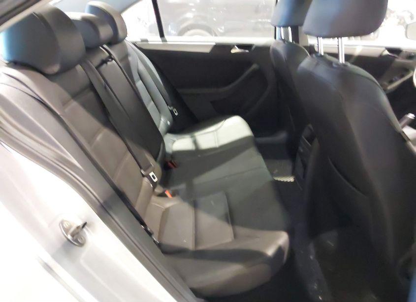 Photo 8 of 2012 Volkswagen Jetta 2.0L TDI (VIN 3VW3L7AJ7CM041373)