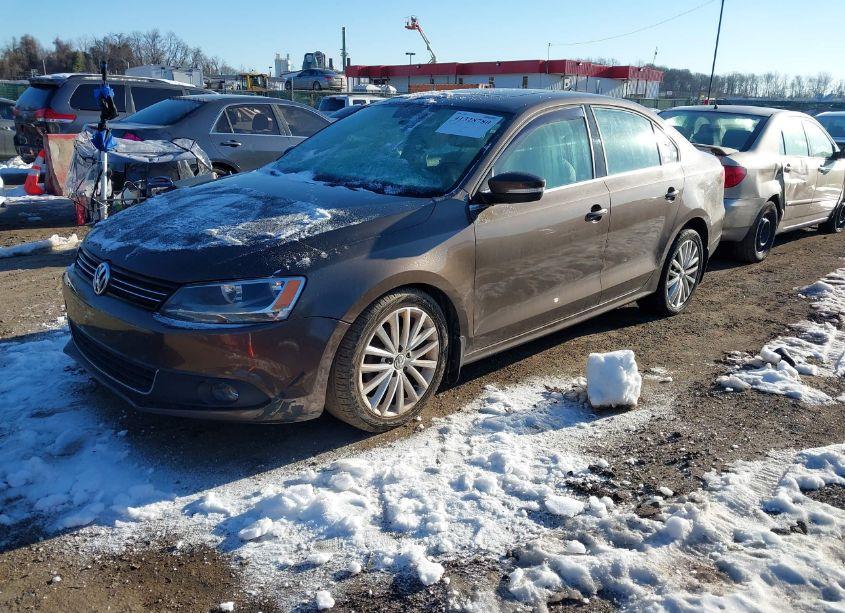 Photo 2 of 2013 Volkswagen Jetta 2.0L TDI (VIN 3VW3L7AJ7DM249688)