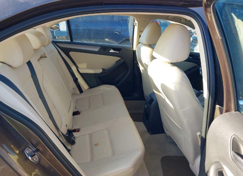 Photo 8 of 2013 Volkswagen Jetta 2.0L TDI (VIN 3VW3L7AJ7DM249688)