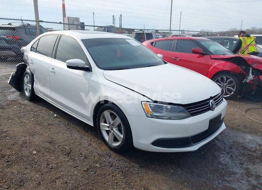2013 Volkswagen Jetta 2.0L TDI (VIN 3VW3L7AJ7DM359723) main photo