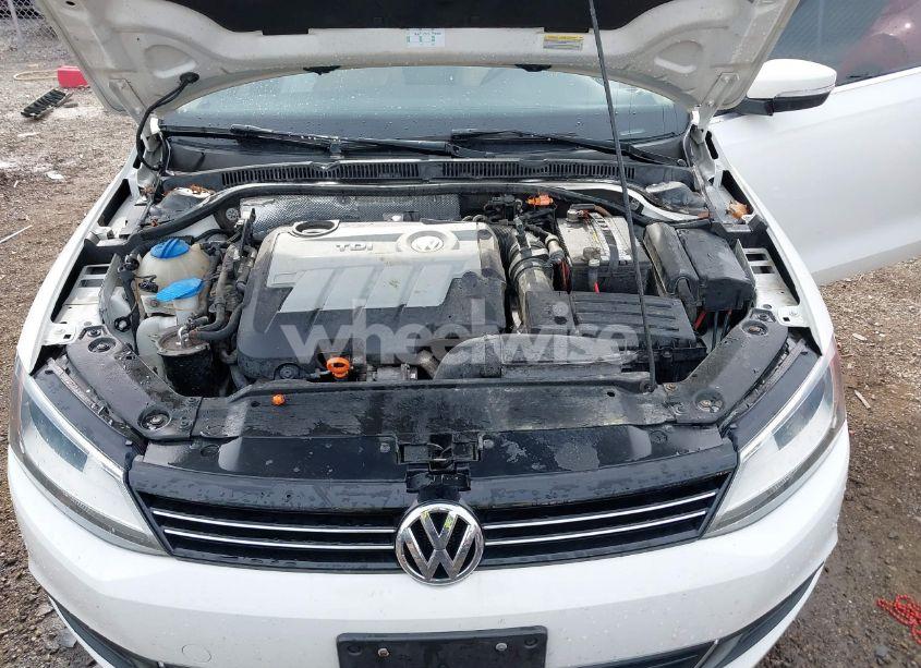 Photo 10 of 2013 Volkswagen Jetta 2.0L TDI (VIN 3VW3L7AJ7DM359723)