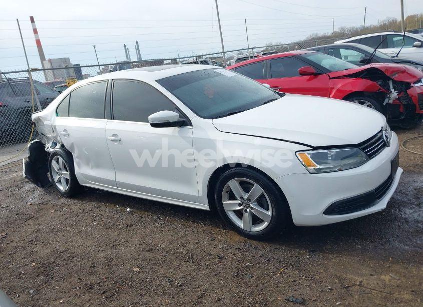 Photo 13 of 2013 Volkswagen Jetta 2.0L TDI (VIN 3VW3L7AJ7DM359723)