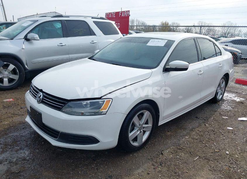 Photo 2 of 2013 Volkswagen Jetta 2.0L TDI (VIN 3VW3L7AJ7DM359723)