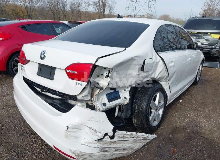 Photo 4 of 2013 Volkswagen Jetta 2.0L TDI (VIN 3VW3L7AJ7DM359723)