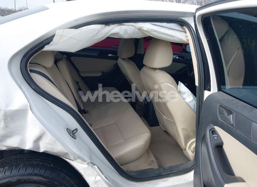 Photo 8 of 2013 Volkswagen Jetta 2.0L TDI (VIN 3VW3L7AJ7DM359723)