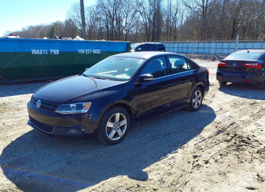 Photo 2 of 2011 Volkswagen Jetta 2.0L TDI (VIN 3VW3L7AJ9BM118761)