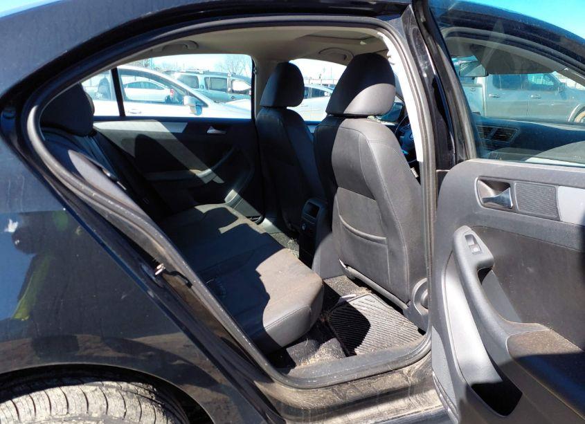 Photo 8 of 2011 Volkswagen Jetta 2.0L TDI (VIN 3VW3L7AJ9BM118761)