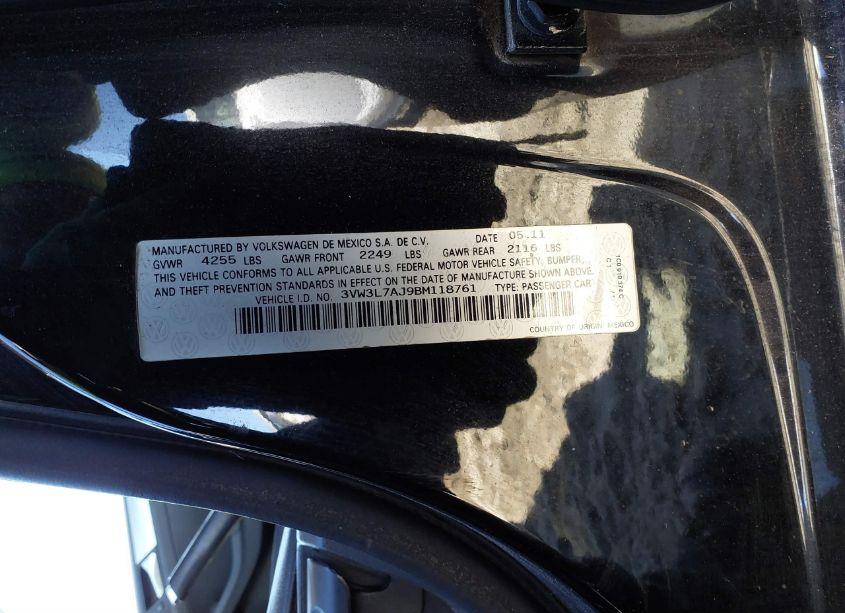 Photo 9 of 2011 Volkswagen Jetta 2.0L TDI (VIN 3VW3L7AJ9BM118761)