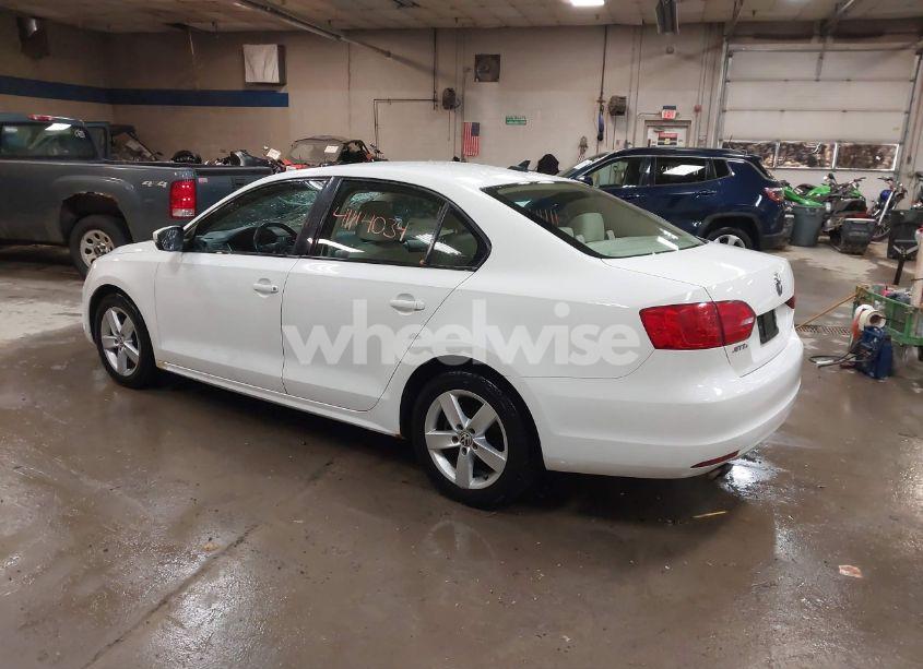 Photo 3 of 2012 Volkswagen Jetta 2.0L TDI (VIN 3VW3L7AJ9CM409388)