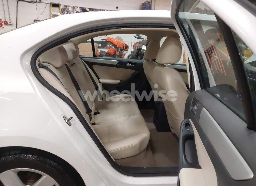 Photo 8 of 2012 Volkswagen Jetta 2.0L TDI (VIN 3VW3L7AJ9CM409388)