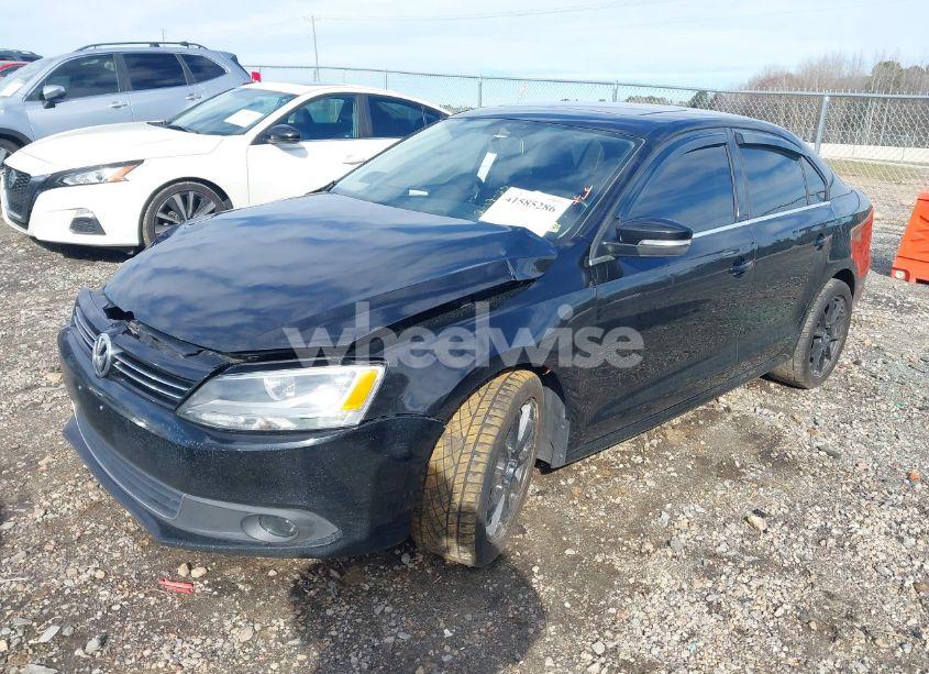 Photo 2 of 2013 Volkswagen Jetta 2.0L TDI (VIN 3VW3L7AJ9DM273183)