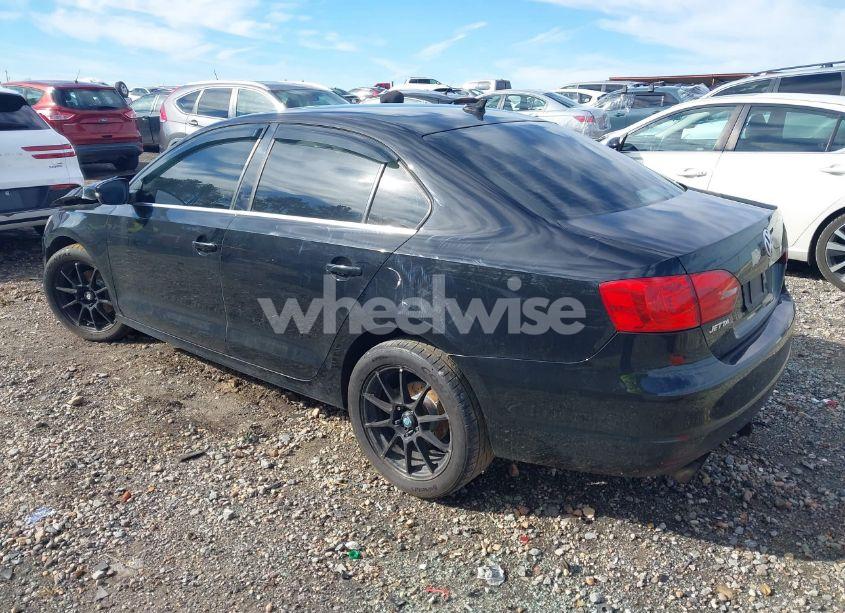 Photo 3 of 2013 Volkswagen Jetta 2.0L TDI (VIN 3VW3L7AJ9DM273183)