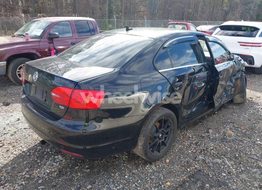 Photo 4 of 2013 Volkswagen Jetta 2.0L TDI (VIN 3VW3L7AJ9DM273183)