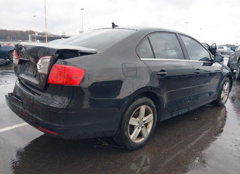 Photo 4 of 2013 Volkswagen Jetta 2.0L TDI (VIN 3VW3L7AJ9DM293174)