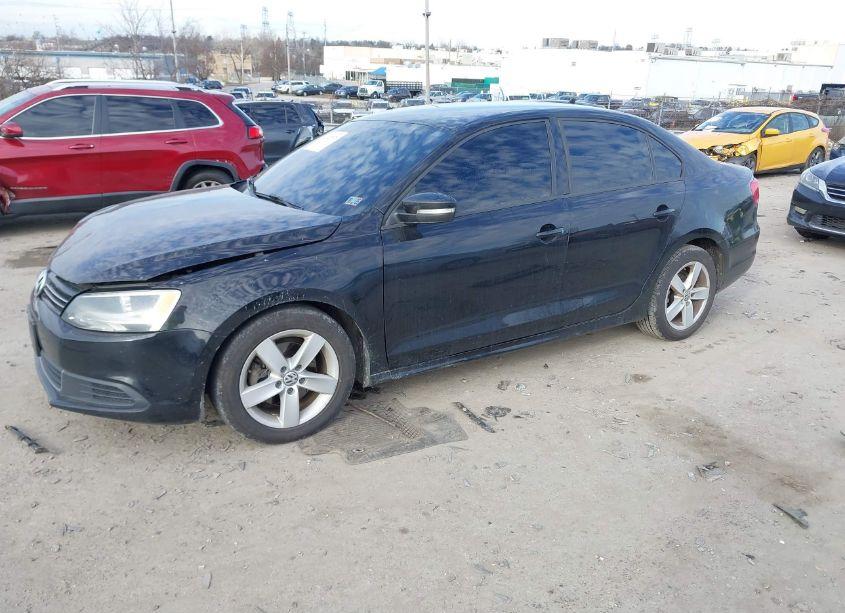 Photo 2 of 2014 Volkswagen Jetta 2.0L TDI (VIN 3VW3L7AJ9EM401374)