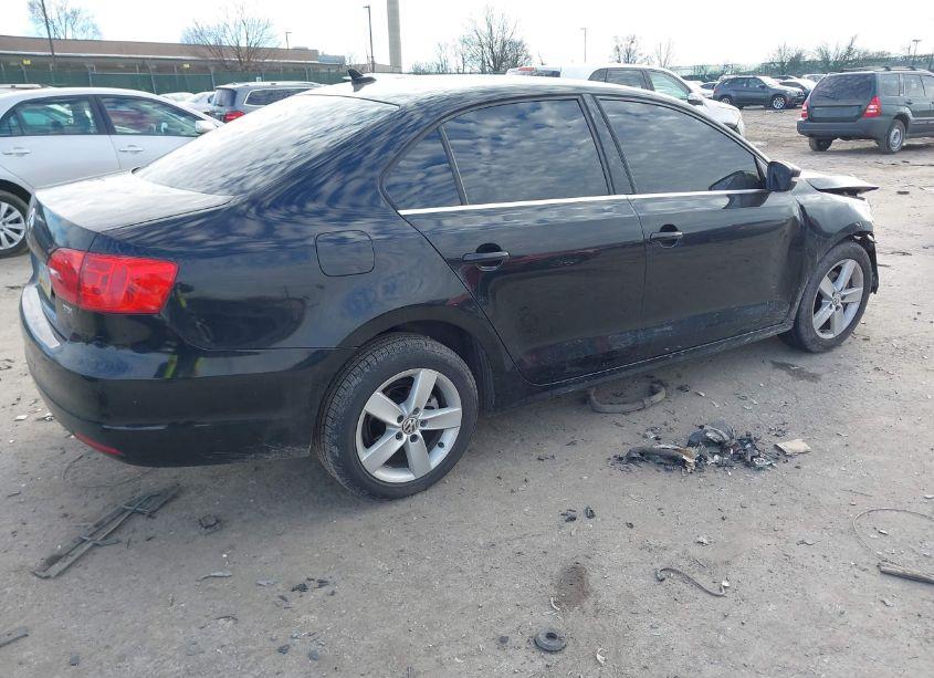 Photo 4 of 2014 Volkswagen Jetta 2.0L TDI (VIN 3VW3L7AJ9EM401374)