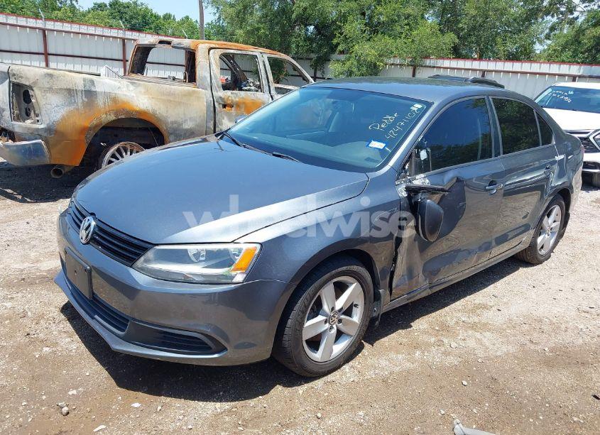 Photo 2 of 2012 Volkswagen Jetta 2.0L TDI (VIN 3VW3L7AJXCM466022)