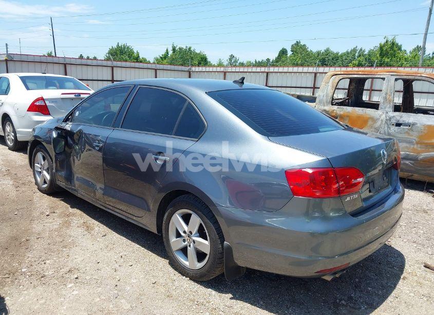 Photo 3 of 2012 Volkswagen Jetta 2.0L TDI (VIN 3VW3L7AJXCM466022)