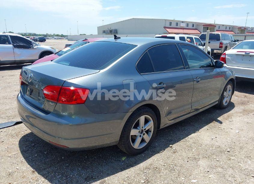 Photo 4 of 2012 Volkswagen Jetta 2.0L TDI (VIN 3VW3L7AJXCM466022)