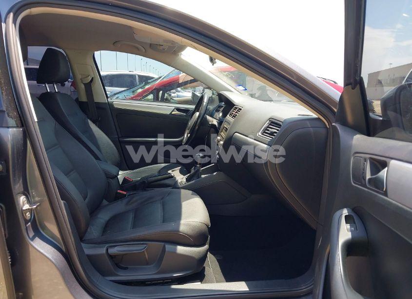 Photo 5 of 2012 Volkswagen Jetta 2.0L TDI (VIN 3VW3L7AJXCM466022)