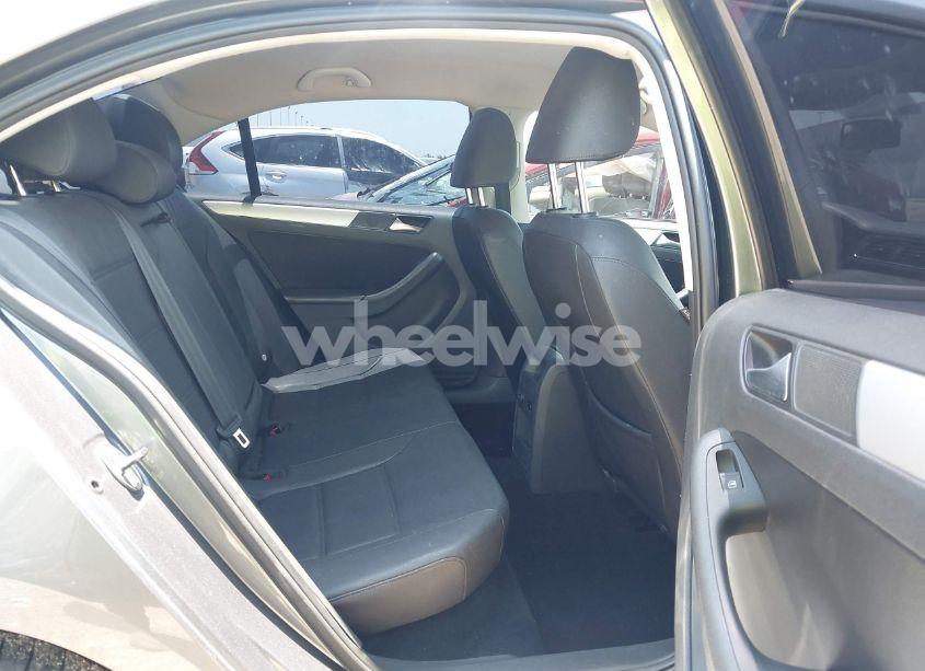 Photo 8 of 2012 Volkswagen Jetta 2.0L TDI (VIN 3VW3L7AJXCM466022)