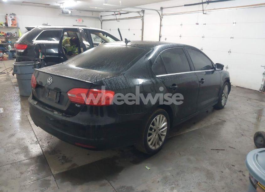 Photo 4 of 2014 Volkswagen Jetta 2.0L TDI (VIN 3VW3L7AJXEM362357)