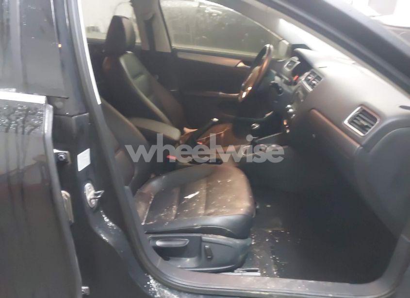 Photo 5 of 2014 Volkswagen Jetta 2.0L TDI (VIN 3VW3L7AJXEM362357)