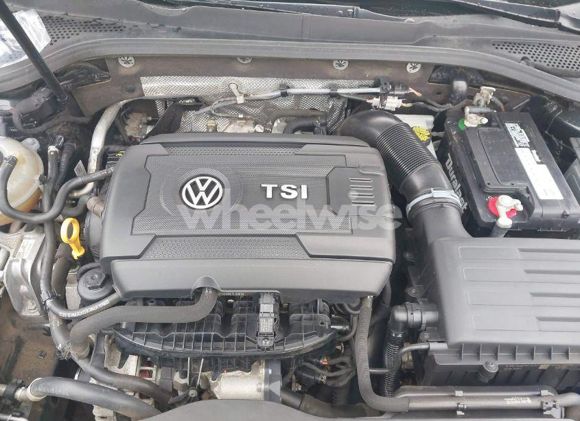 Photo 10 of 2016 Volkswagen Golf GTI AUTOBAHN W/PERFORMANCE PACKAGE 4-DOOR (VIN 3VW447AU3GM014902)