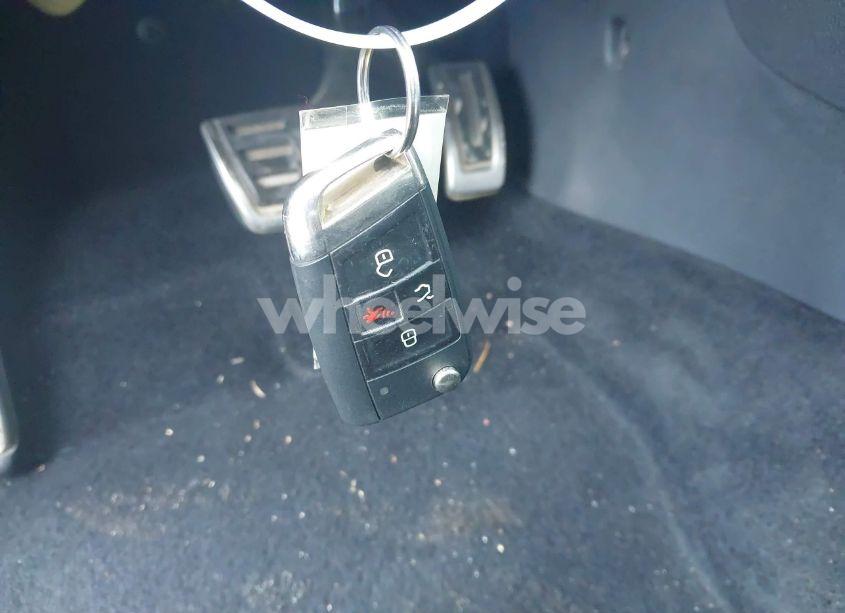 Photo 11 of 2016 Volkswagen Golf GTI AUTOBAHN W/PERFORMANCE PACKAGE 4-DOOR (VIN 3VW447AU3GM014902)