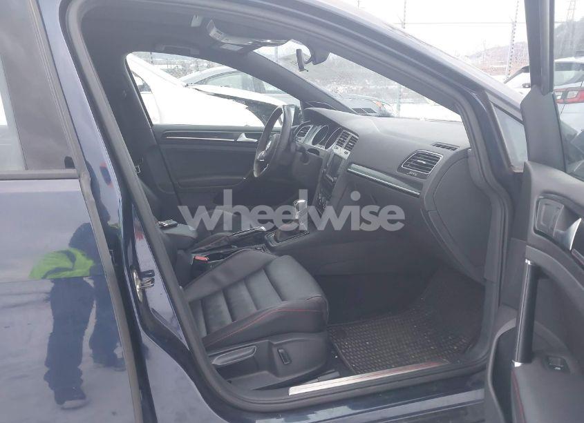 Photo 5 of 2017 Volkswagen Golf GTI SE 4-DOOR (VIN 3VW447AU5HM005815)